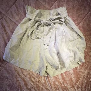 ☆ Abercrombie & Fitch Paperbag Shorts ☆